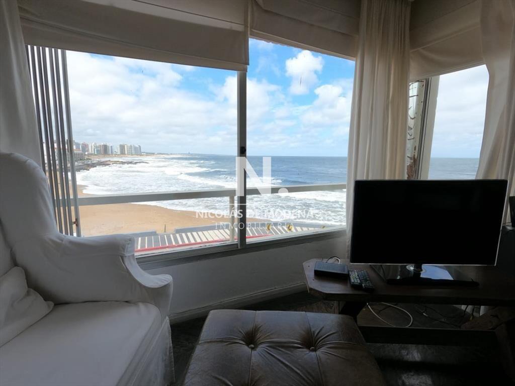 En venta apartamento con vista al mar de 3 en