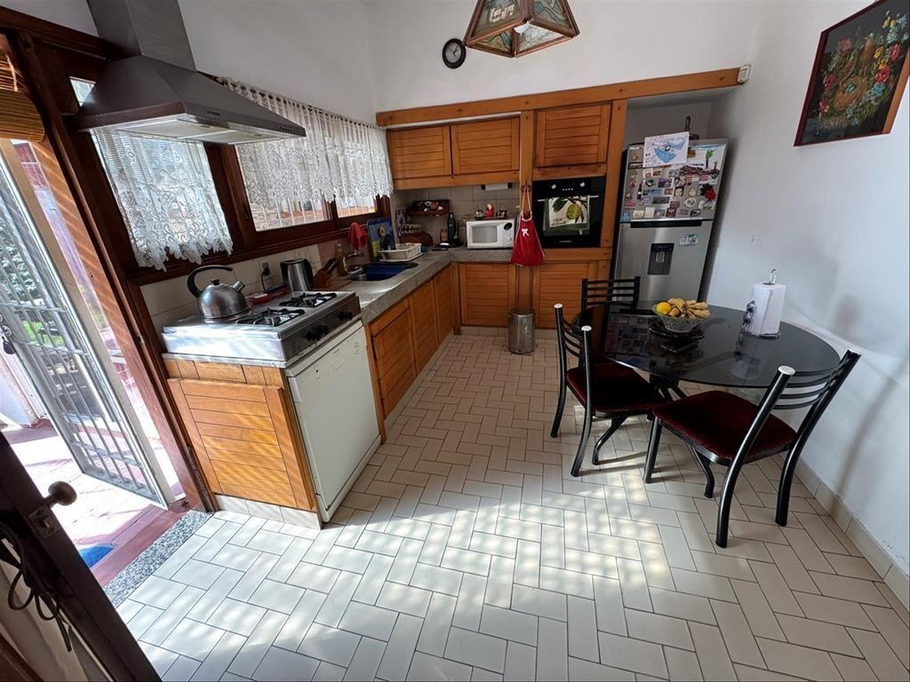 VENTA DE CASA MALVIN 3 DORMITORIOS UNA PLANTA GRAN FONDO