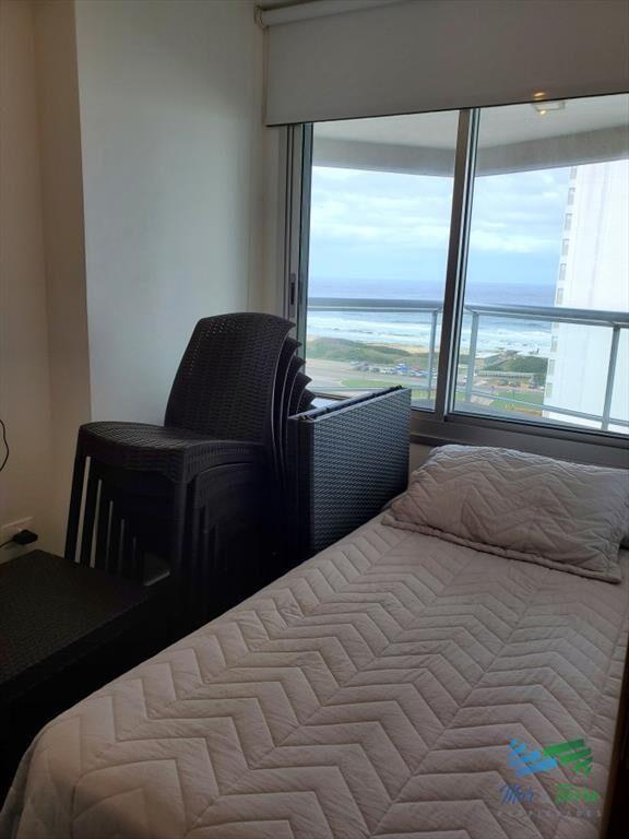 Venta apartamento de 3 dormitorios y servicio con