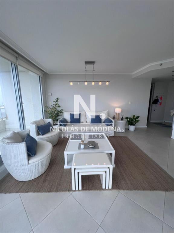 En venta apartamento de 3 dormitorios en suite en