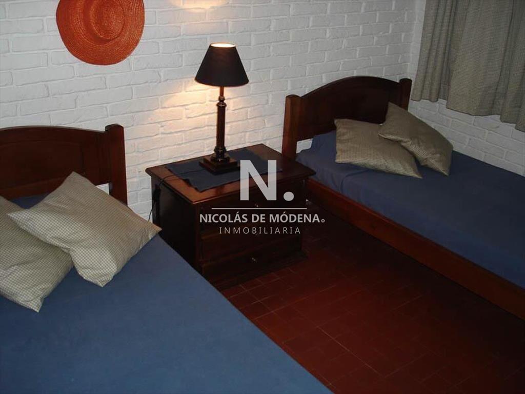 Casa de 3 dormitorios y dependencia en Aidy cerca