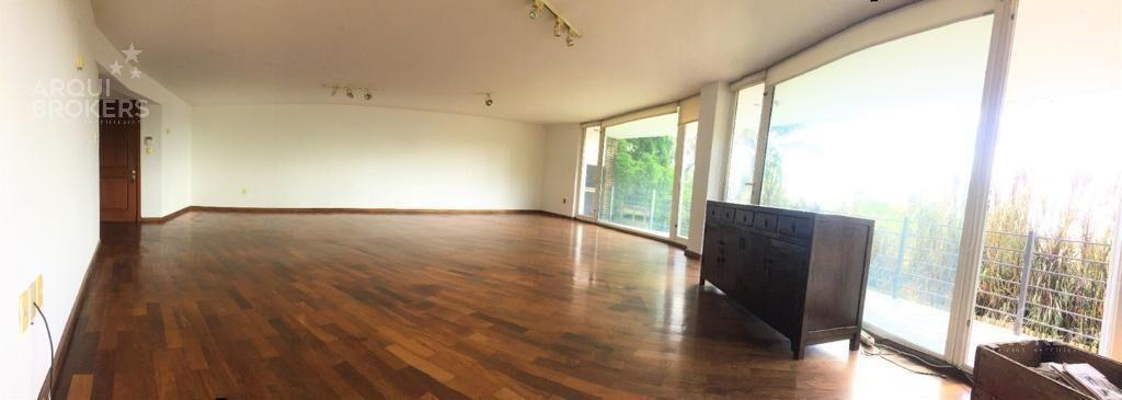 Apartamento de 3 dormitorios y servicio con patio , en Carr