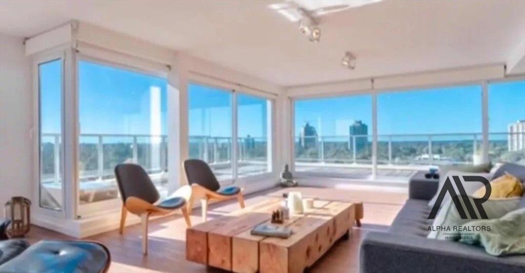 Apartamento en venta de 4 dormitorios c/ cochera en Play...