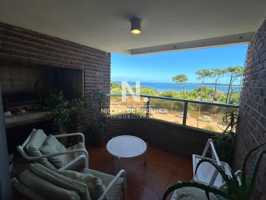 Apartamento de 4 dormitorios en Playa Mansa, del