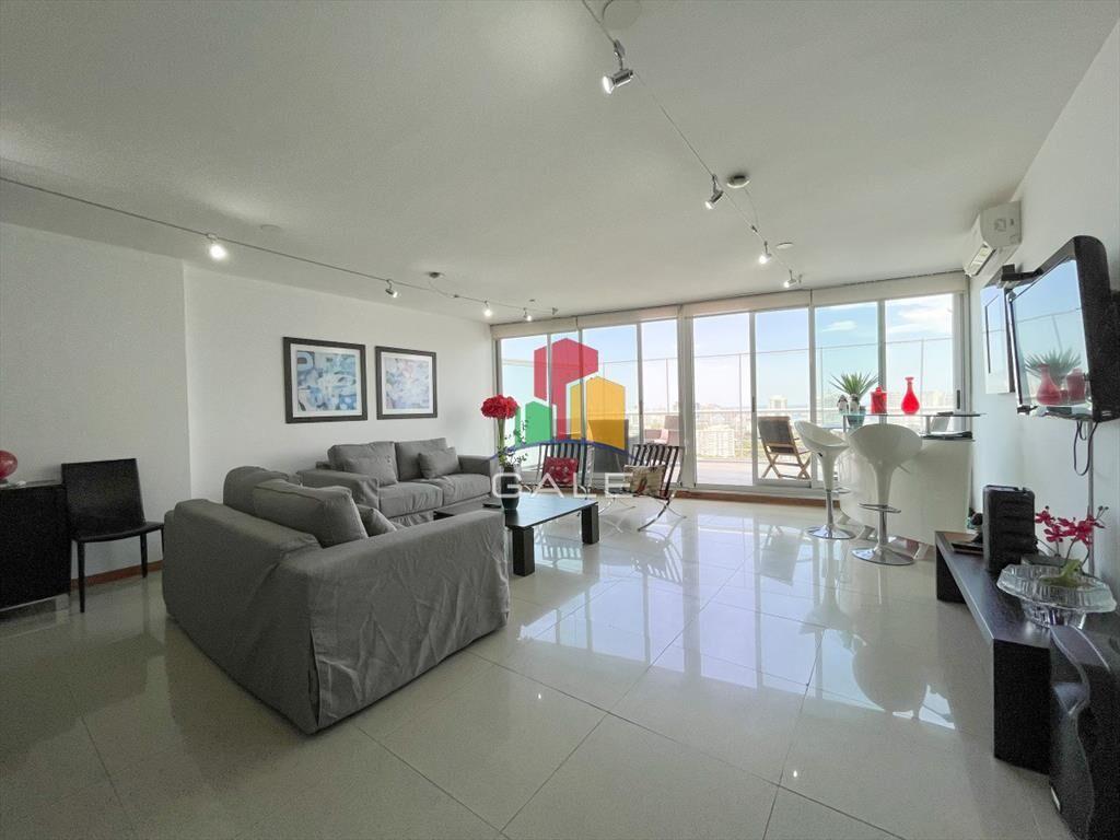 Amplio penthouse en zona para vivir todo el año