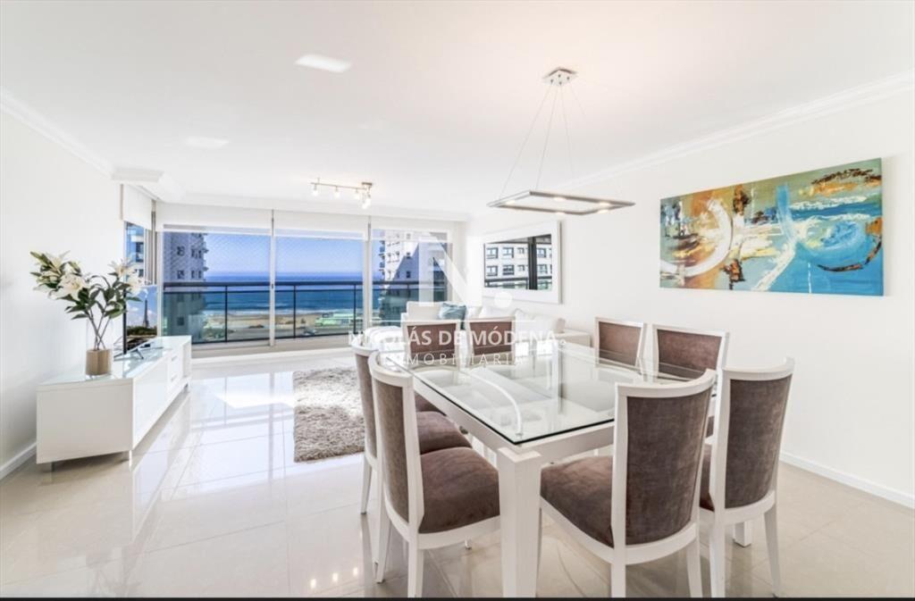 En venta apartamento de 3 dormitorios en Brava,