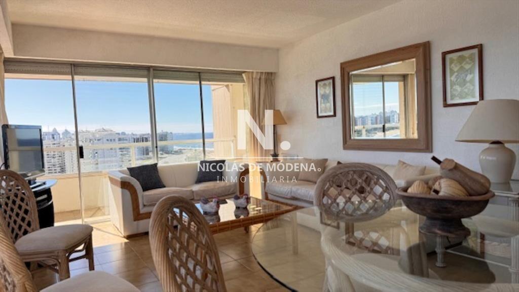 Apartamento de 3 dormitorios en Torre Gattas , ,