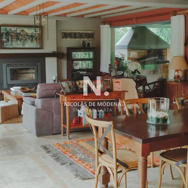 Hermosa casa de  2 niveles, con amplios espacios