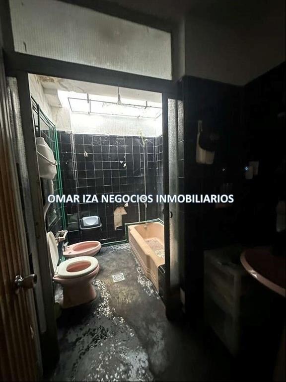 Galpones + casas, oficinas, showroom etc sobre Millan. Con