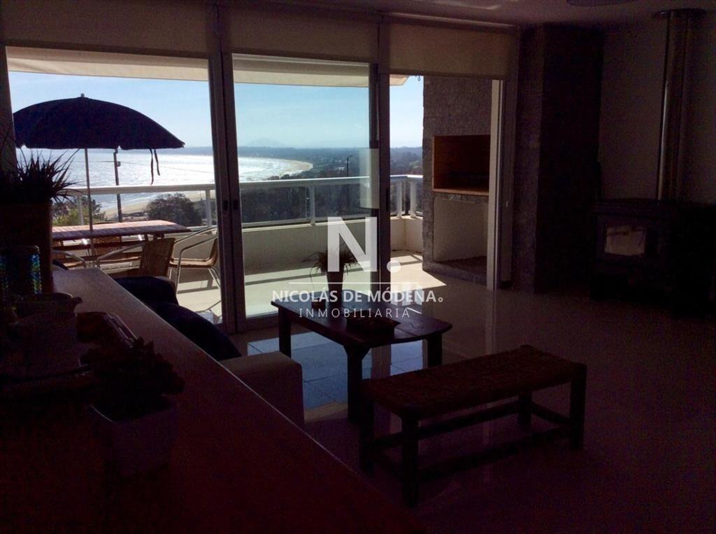 Departamento en la bahía de Punta Ballena.
