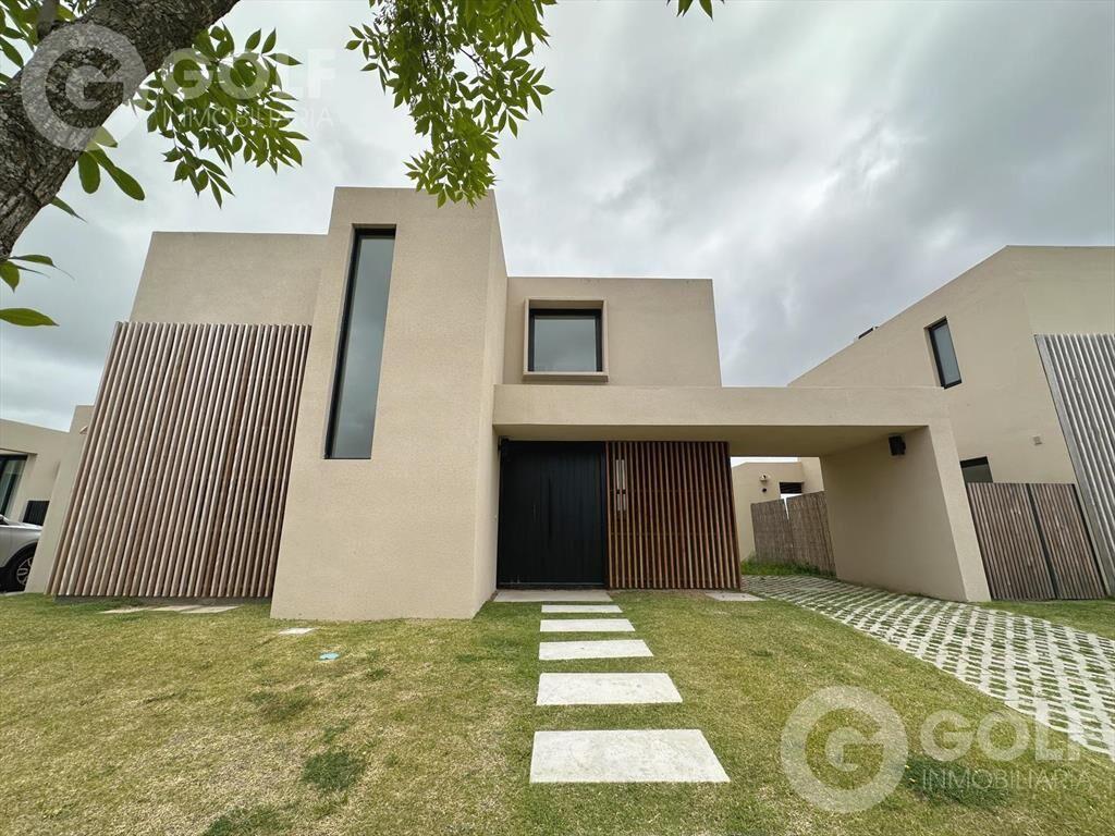 Venta Casa de 4 Dormitorios en Huertas de Los Horneros