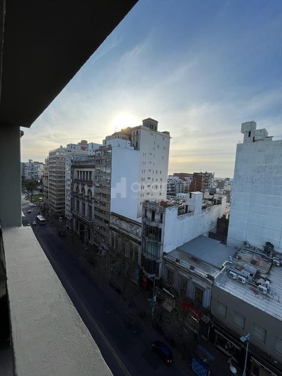 ALQUILER Y VENTA DE GRAN OFICINA CENTRO DE MONTEVIDEO