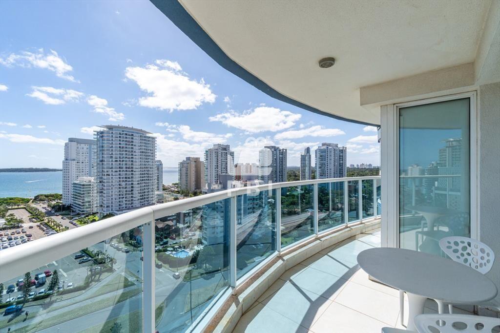 Exclusivo apartamento de 3 dormitorios con en - -