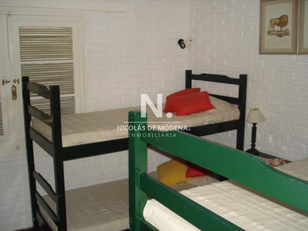 Casa de 3 dormitorios y dependencia en Aidy cerca