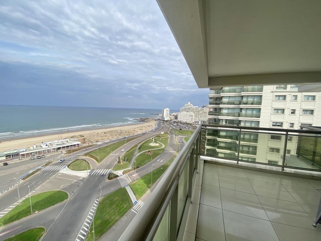 VENTA APARTAMENTO 3 DORMITORIOS Y DEPENDENCIA - I