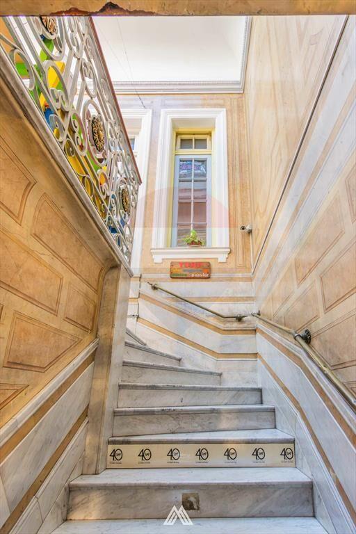 VENTA DE GRAN VIVIENDA + 3 LOCALES EN CENTRO