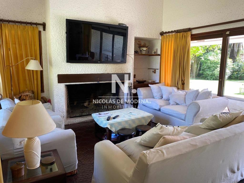 Vende casa de 3 dormitorios, con piscina y en del