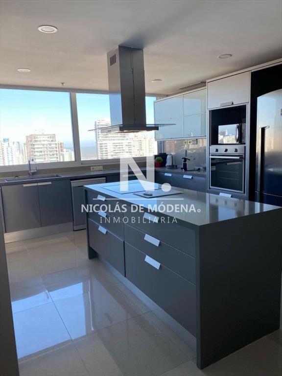 En venta impecable apartamento Penthouse frente