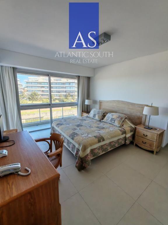 Apartamento moderno primera linea Playa Brava 3