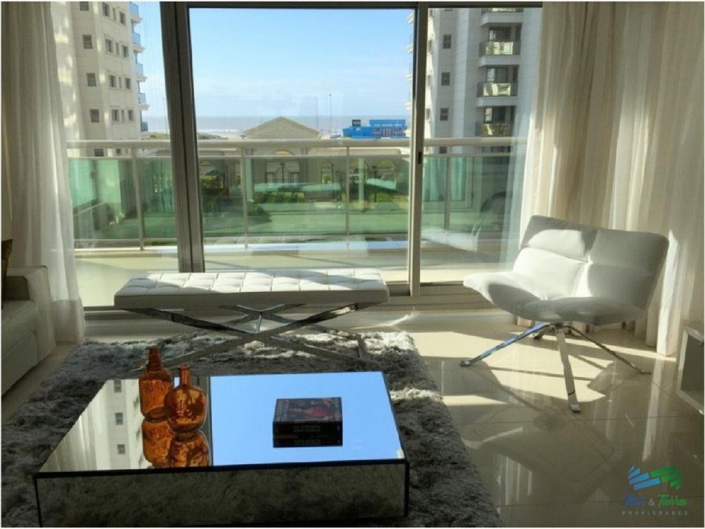 Torre de Categoría, Primera Línea Playa Brava