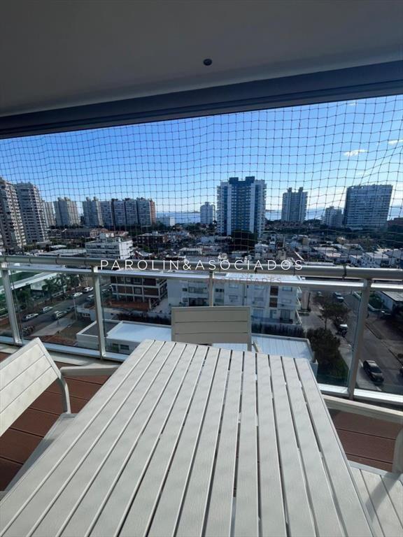 Luminoso apartamento en venta con vista al mar en