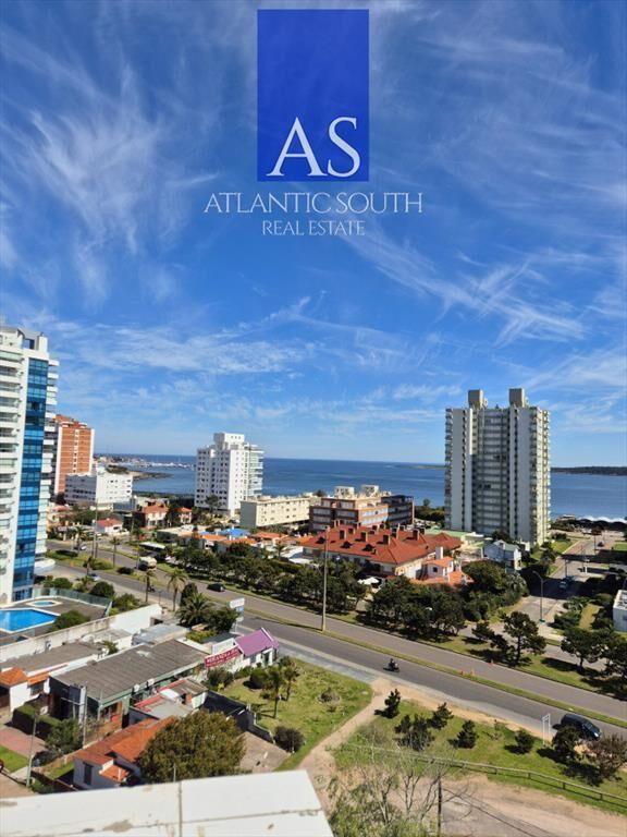 Penthouse 2 dormitorios con vista al mar garage y