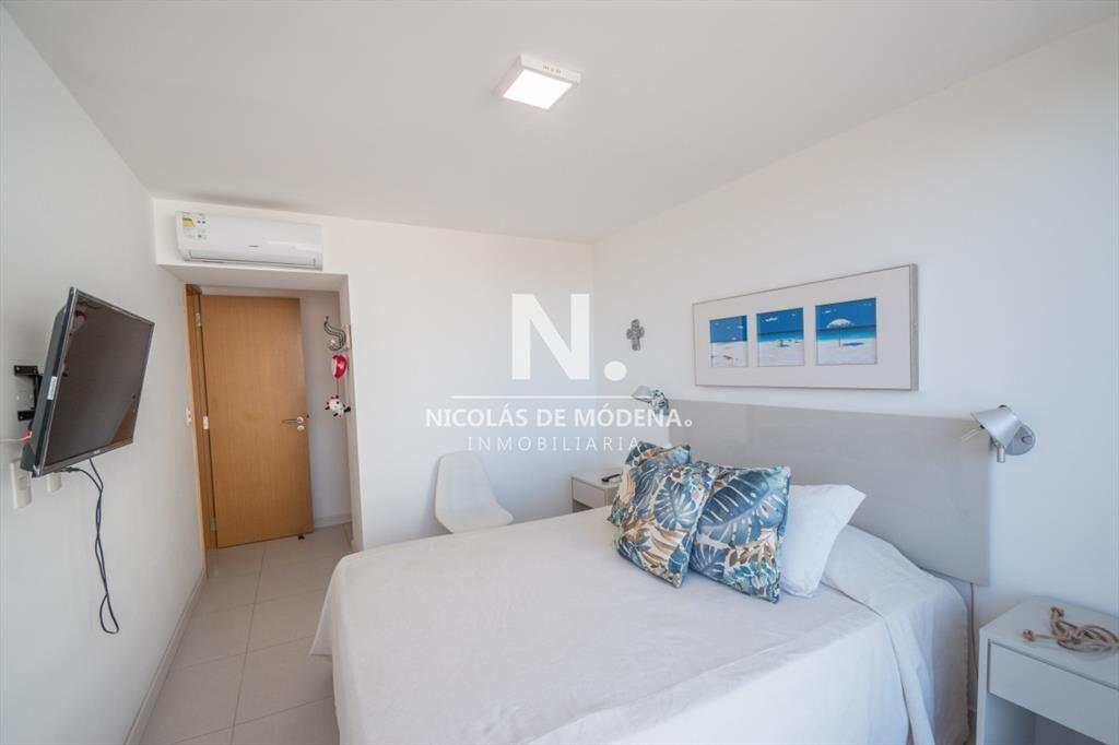 Vende apartamento de 3 dormitorios en Roosevelt,