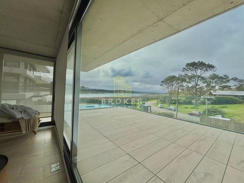 Venta apartamento 2 dormitorios punta del este mansa frente