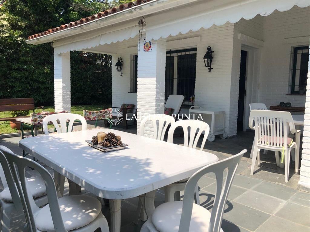 Casa en Mansa, 6 dormitorios más dependencia,