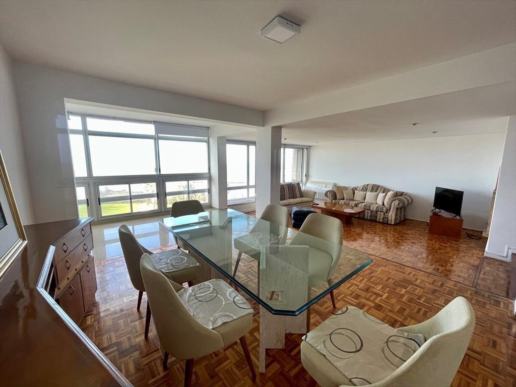 Venta Apartamento 3 dormitorios 2 garages Rambla Punta Car