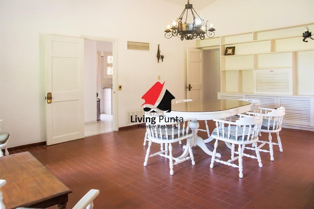 Vende casa de 3 dormitorios en Cantegril Punta del Este
