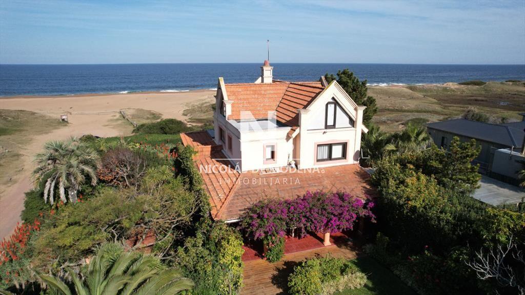 Espectacular casa sobre el Mar, gran oportunidad.