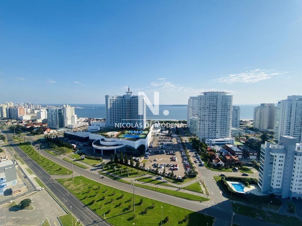 Hermoso apartamento de 3 dormitorios mas dependencia de ser
