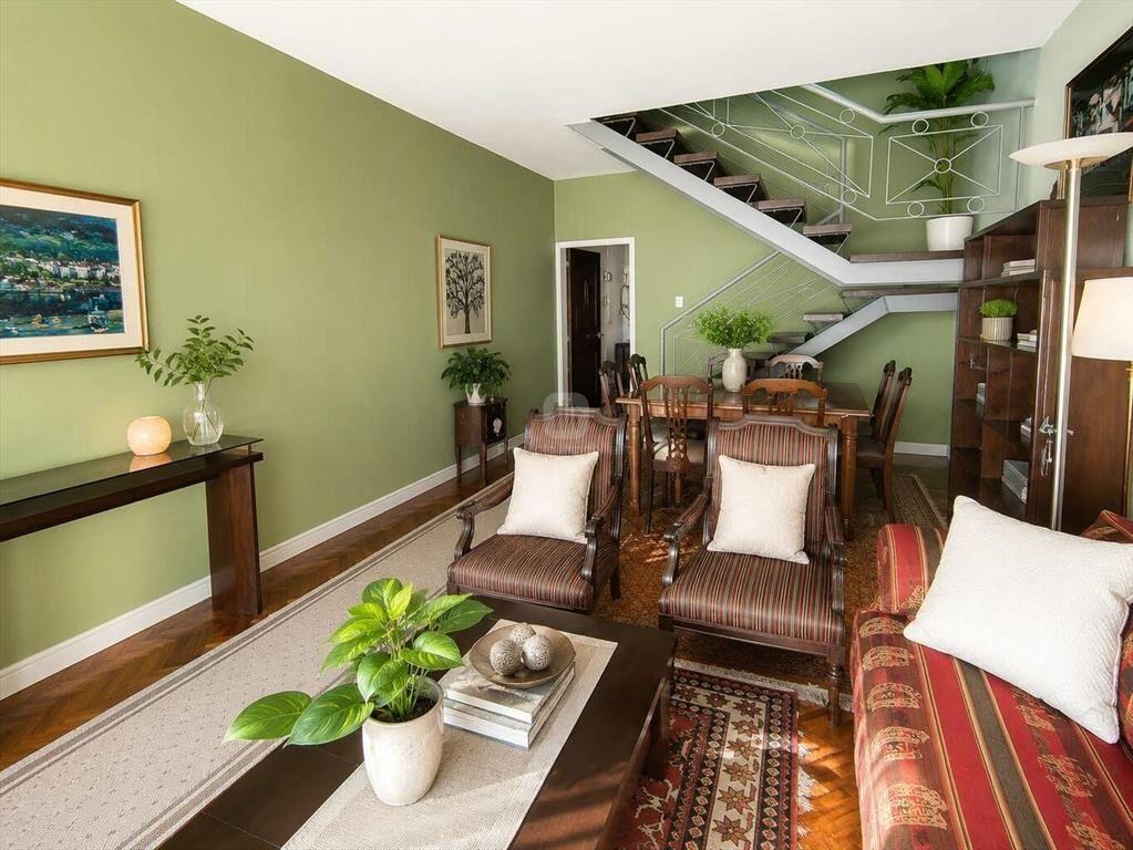 Venta casa Malvin con garage y fondo.-