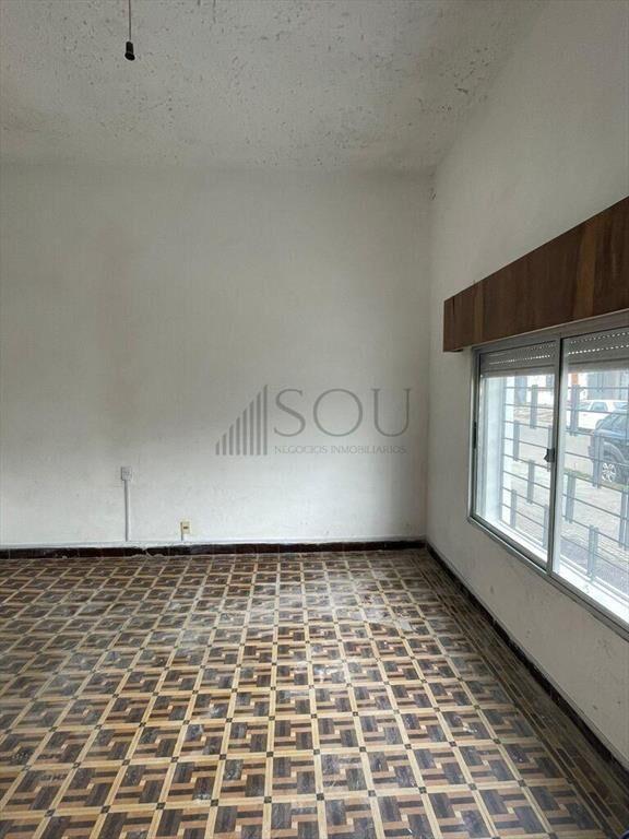 Casa de 3 dormitorios con azotea y parrillero en Pérez Cast