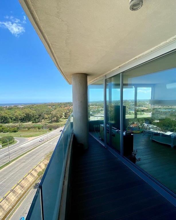Apartamento en venta de 2 dormitorios 2 baños y garaje e...