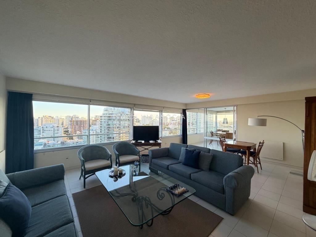 Apartamento en venta de 3 dormitorios en Punta del este, Pl