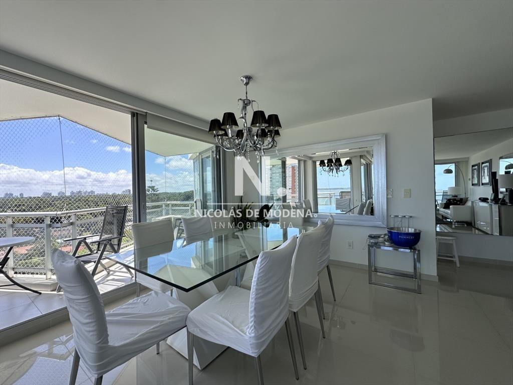 Vende Apartamento de 3 dormitorios en Sunrise del
