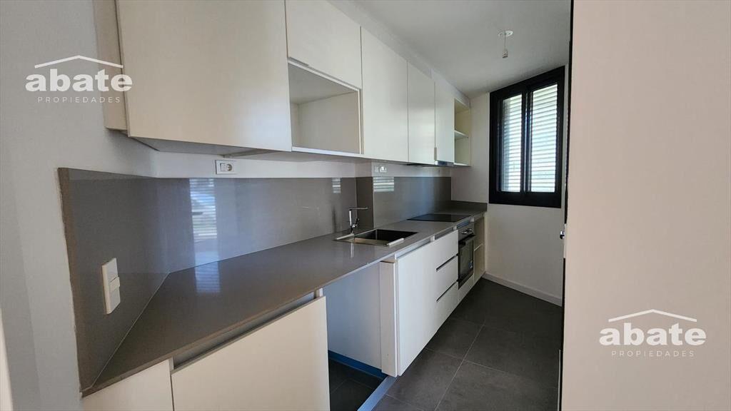 Venta apartamento en Malvín sobre la Rambla, vista al Mar c