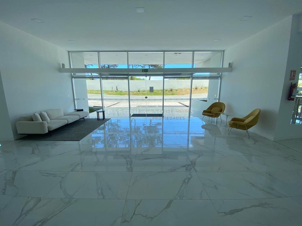 Apartamento en venta frente la mar en Punta del