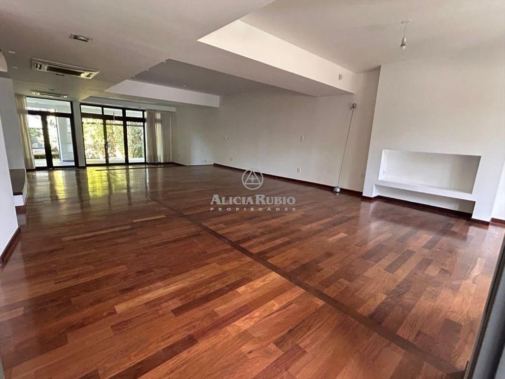 CASA DE REVISTA EN EL GOLF – 4 DORM. EN SUITE, 7 BAÑOS, ...