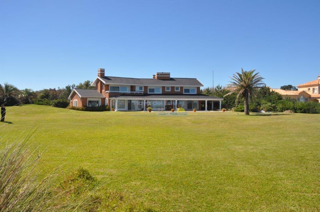 Hermosa casa en primra linea del mar, playa en -