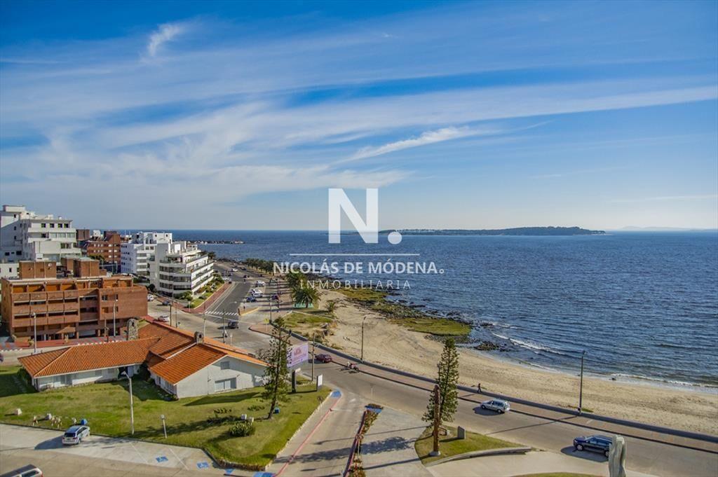 Torre frente al mar, departamento en venta, 3 suites. Punta
