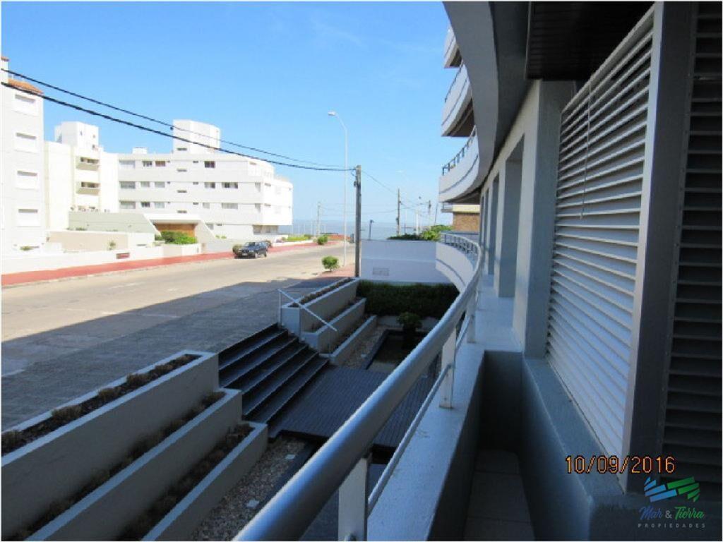 Apartamento de 2 dormitorios en venta con vista