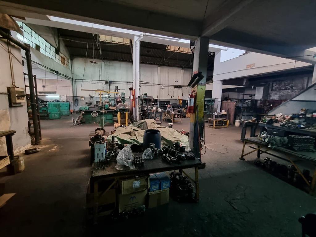 Proximo Agraciada y San Martín, 931 m2, dos naves , oficina