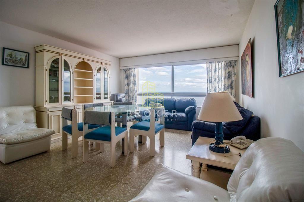 Venta de apartamento de tres dormitorios en Punta