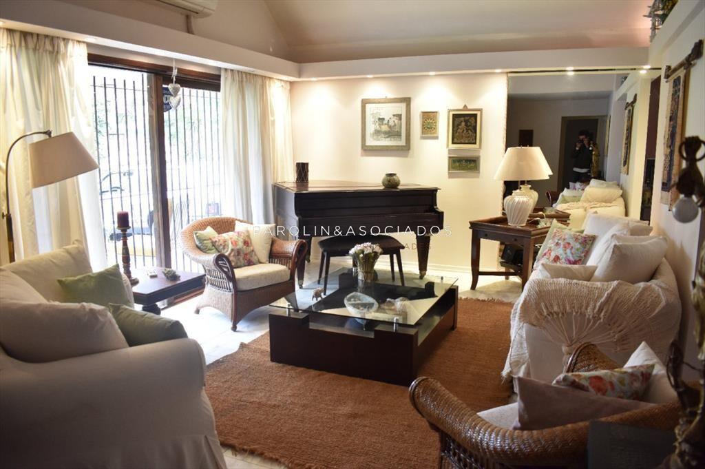 Hermosa casa en venta en Lugano, Punta del Este.