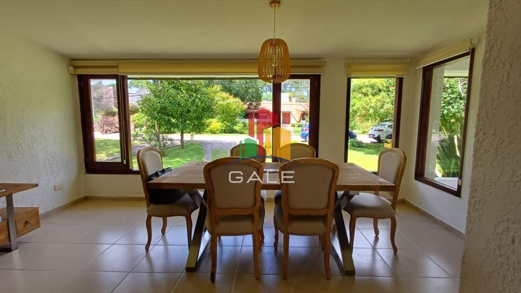 Vende gran casa para vivir todo el año, de 3 en