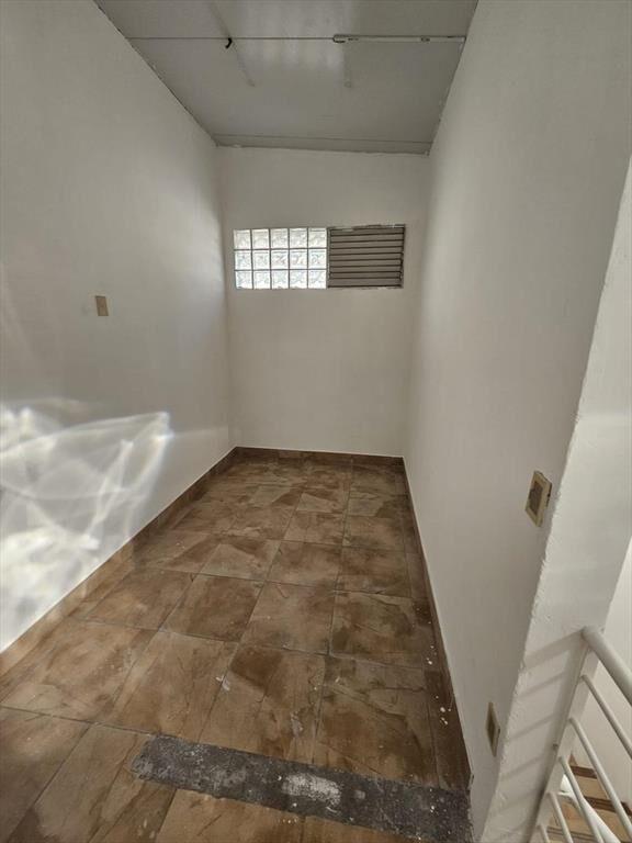 Paysandu y Vazquez, entrada camionetas, 3 plantas, 531 m2 !