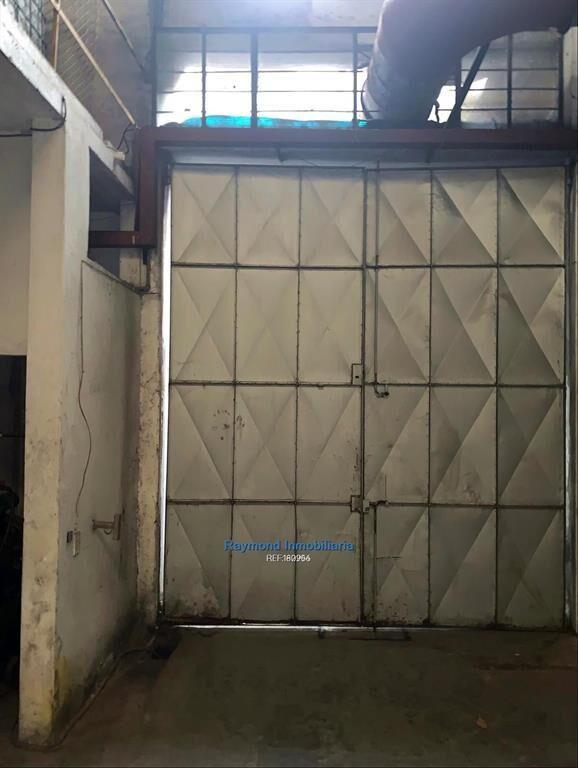 Venta excelente local de 951m2 sobre Millán